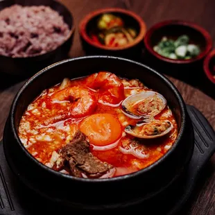Soft Tofu Soup (Seafood and Beef)