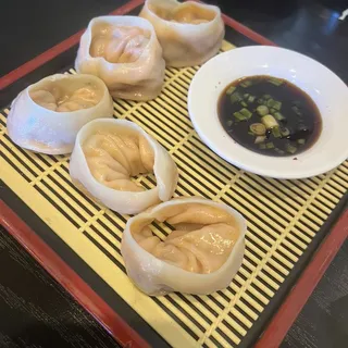 A6. Steamed Kimchi Dumplings ()