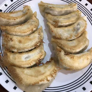 Fried Dumpling with Shrimp, Pork and Vegetables