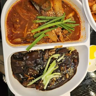 Gyodong also can do half and half with Jampong and Jajangmyun. This is a very Korean thing haha