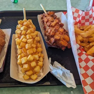 food, chicken wings and fried chicken