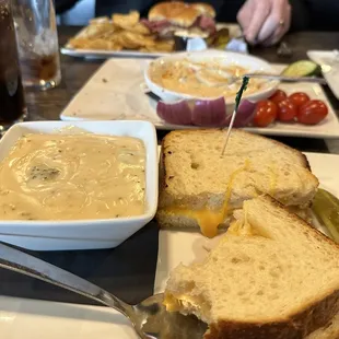 Broccoli &amp; cheddar soup with a grilled cheese