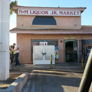 the front of a liquor store