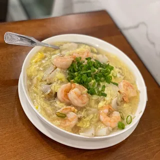 Chow Fun with Scrambled Eggs & Shrimps 滑蛋蝦仁炒河