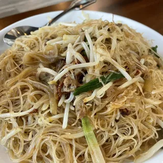 Braised Rice Noodle with Shredded Duck Meat 榨菜⽕鴨絲燜⽶