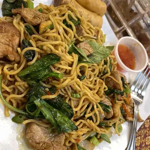 Drunken noodles/Pad Thai  Sooooooooo good