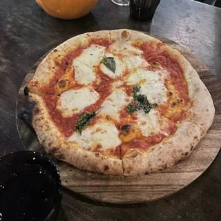 Regina Margherita Pizza