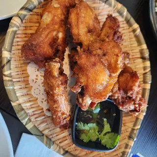 CHICKEN WINGS ()