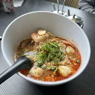 TOM YUM NOODLE SOUP ()