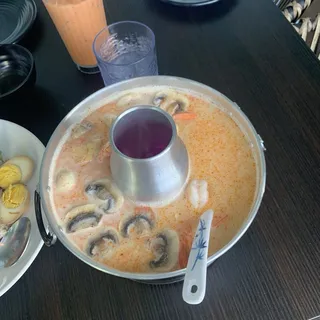 TOM KHA ()