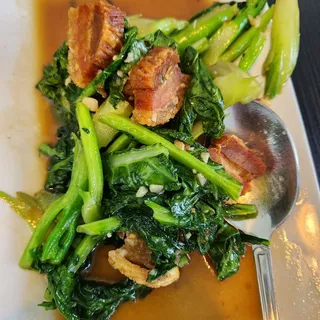 CHINESE BROCCOLI WITH CRISPY PORK ()