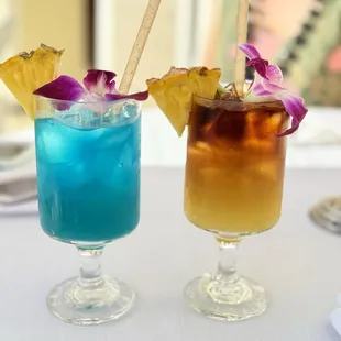 Welcome drinks: blue Hawaii and Mai tai