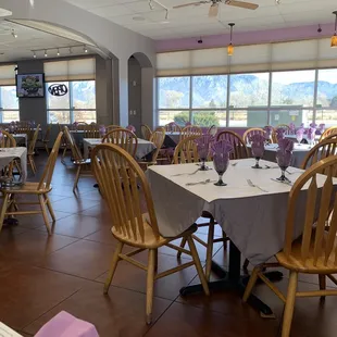 The lovely dinning room