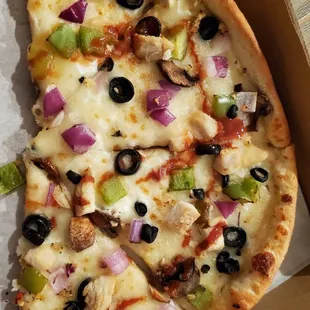 Bombay garlic chicken pizza