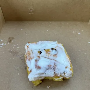 Raisin cinnamon roll (instagram: @issa.cheatday)