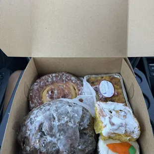 cinnamon roll - apple fritter - carrot cake - bread pudding  - raisin cinnamon roll (instagram: @issa.cheatday)