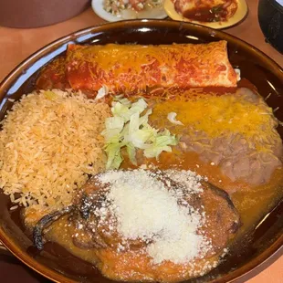 Mediano 2: Chile Relleno &amp; Enchilada