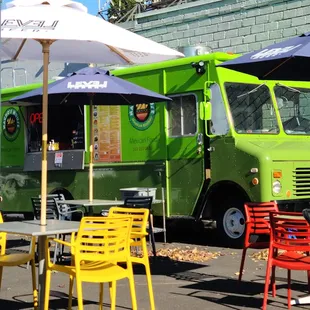 a green food truck