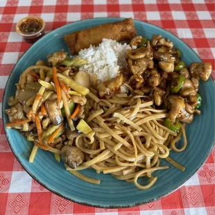 Moo Goo Gai Pan (left) and Jalapeño Chicken (right)