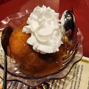 Fried Vanille Ice Cream with Caramel