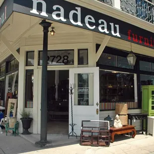 Located at Washington &amp; Magazine. Parking lot. Blocks from the streetcar at Washington stop. Right on the bus line.