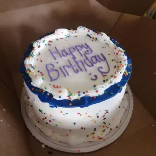 Oh happy day, a vanilla cake with strawberry filling