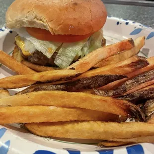 Cheeseburger with fries