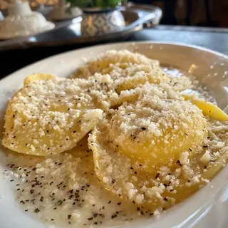 Ravioli cacio e pepe