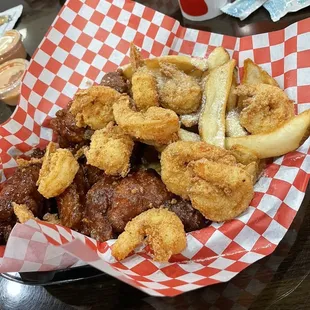 Wing and shrimp basket with fries