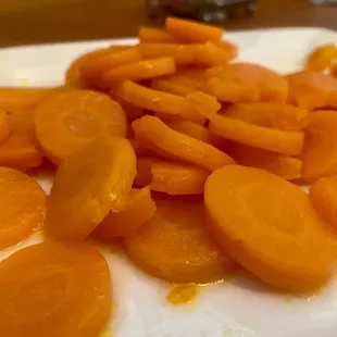 sliced carrots on a plate