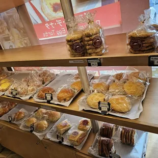 In the afternoon, this is what&apos;s left. Custard tarts are sold out.