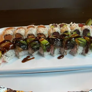 Baked green mussels, spicy tuna roll, tuna avocado roll, dragon roll