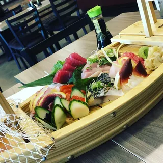 6 Piece Sashimi and Oasis Roll Combo
