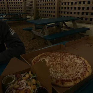 Plain 16" pie and custom salad