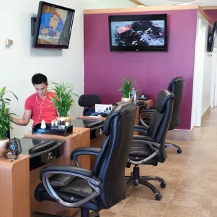 Cable TV and free wifi. Life can't be any better!