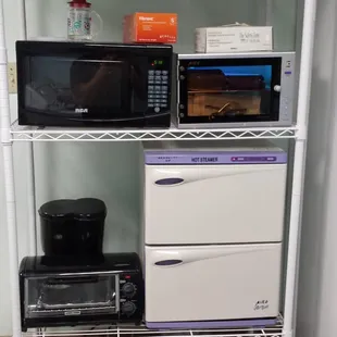 Sterilize equipment. You can feel safe here.