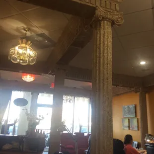 Magnificent Decor. Beautifully Cheerful Dresh painted walls