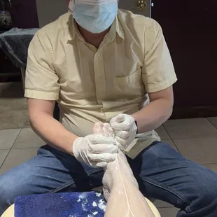 Harris gave an amazing foot and leg massage, such an amazing pedicure.