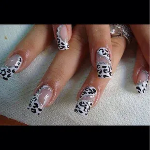 Black and white nails design