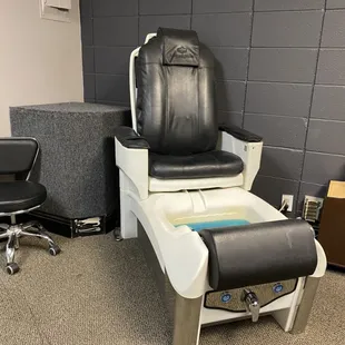 Relaxing and sanitary pedicures