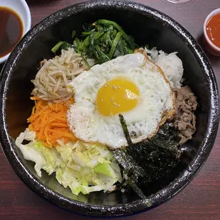 Stone pot bibimbap