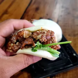 KARAAGE CHICKEN BUNS