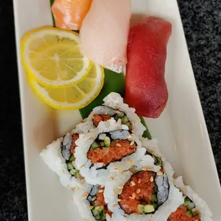 Maki nigiri with spicy tuna