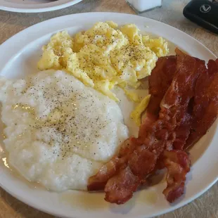 Good food the cook is funny he dont play especially with maria