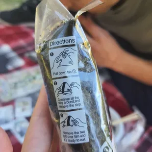 Onigiri opening instructions