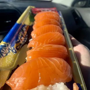 Salmon Nigiri 8 Pieces