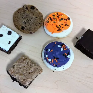 Naked City Pizza Catering 10/18/21: Chocolate Chip Cookies, Sugar Cookies, Fudge Brownie, German Chocolate Brownie, Brownie with White Icing