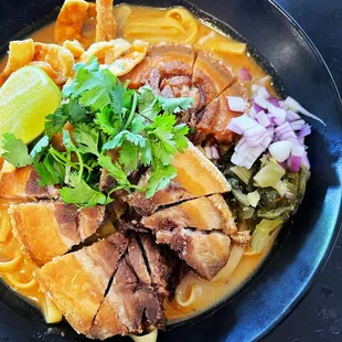 Khao Soi Cha Chu(Crispy Pork Belly)