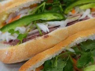 Y Nhu Bakery & Cafe