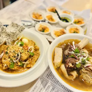 Mi Quang (left) bun Bo 8topping (right)